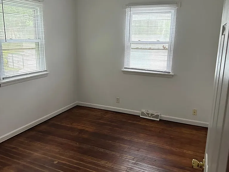 517 Nicholas St — Photo 7