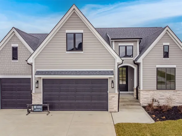 1207 S 92nd St, West Des Moines, IA 50266