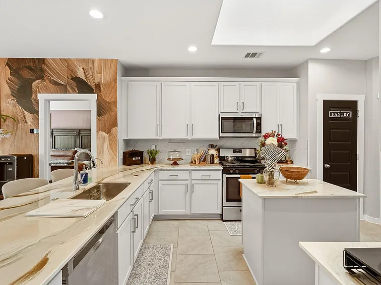 1511 Maple Ridge Dr — Photo 15