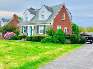 948 Edgewood Dr, Springfield, PA 19064