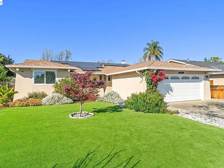 35290 Farnham Dr — Photo 4