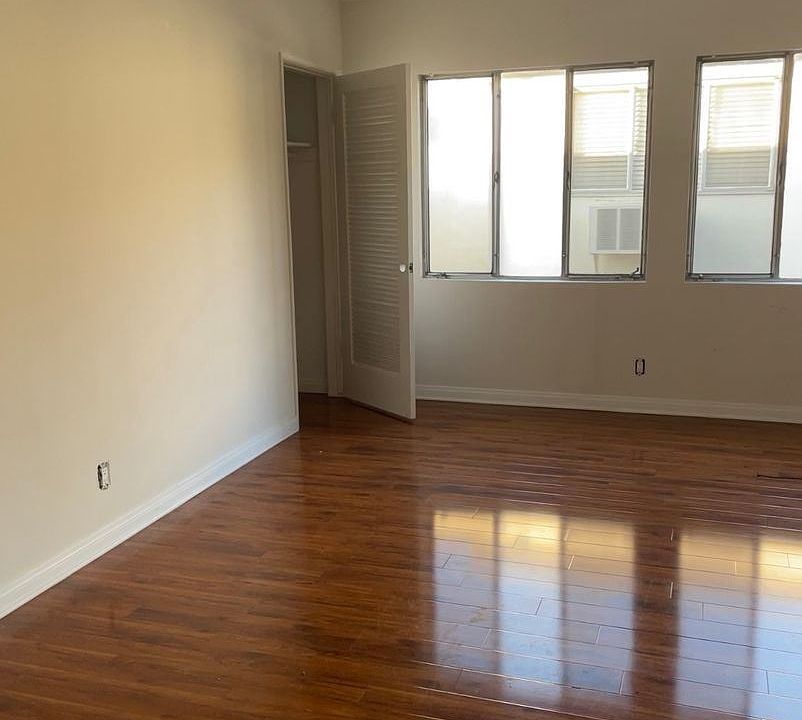 1st image of 308 S Doheny Dr APT 7