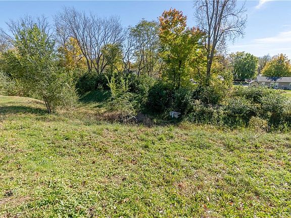 4th image of 559 Stone Bridge Blvd