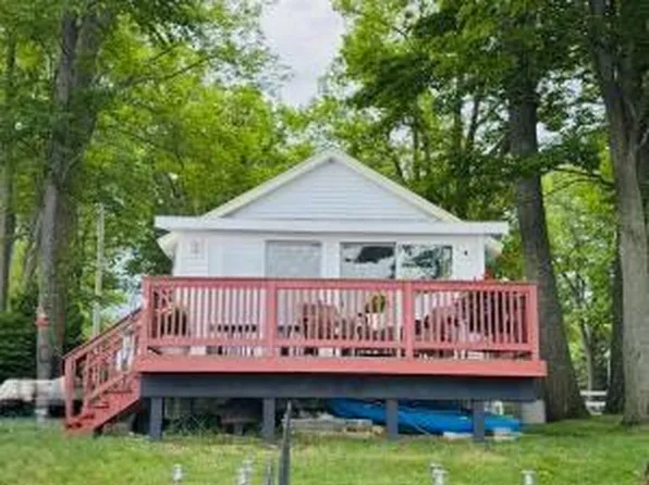 1106 Houghton View Dr, Houghton Lake, MI 48629