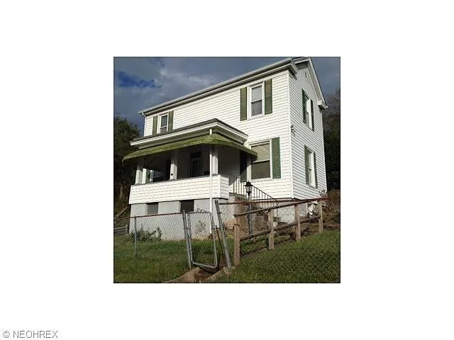 48 Oak St photo 1