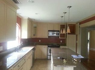 12 McAlpine Dr, Mobile, AL 36608