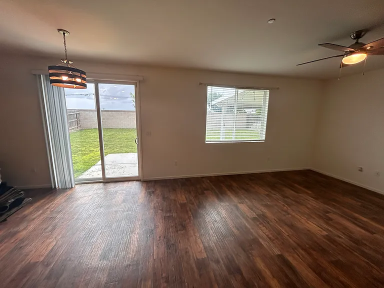 1296 Sparrow Dr — Photo 5