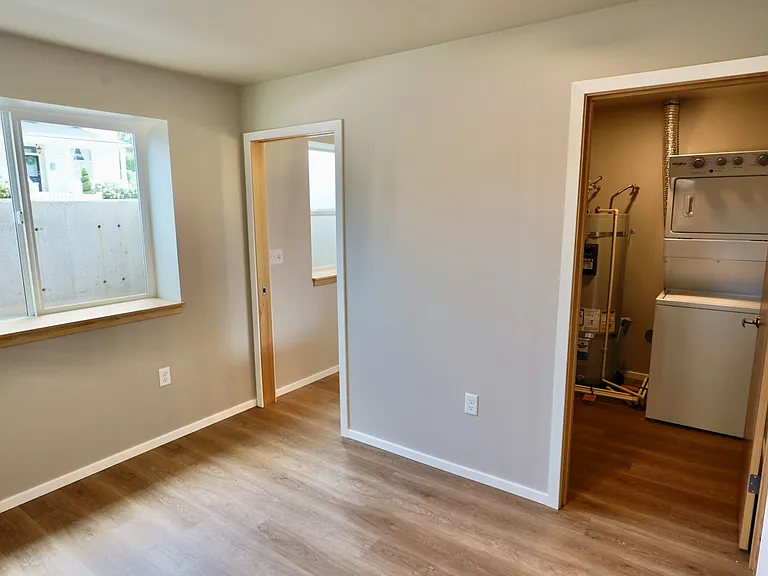 110 SE Handley St — Photo 3