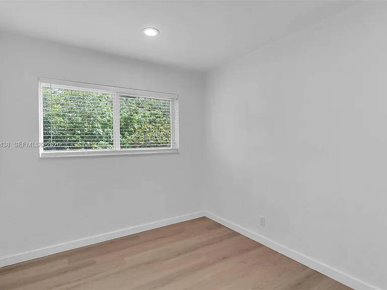401 SW 25th Ave — Photo 13