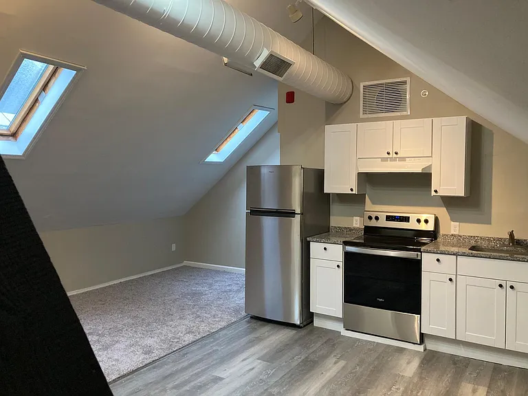 256 Main St #1 — Photo 4