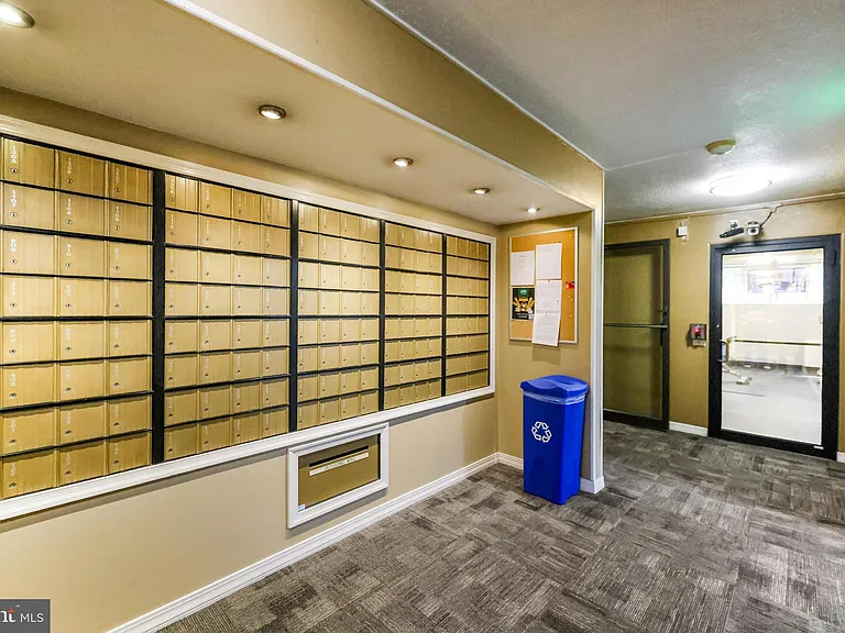 1 E University Pkwy #106 — Photo 34