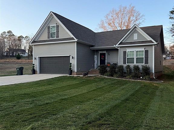 2nd image of 115 Stoney Ln
