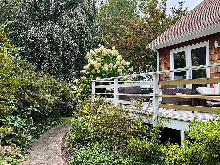 7 Driftwood Ln — Photo 2