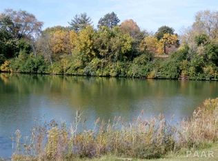 1925 N Lake Ct, Pekin, IL
