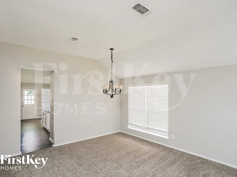 2505 Hidden Springs Dr — Photo 3
