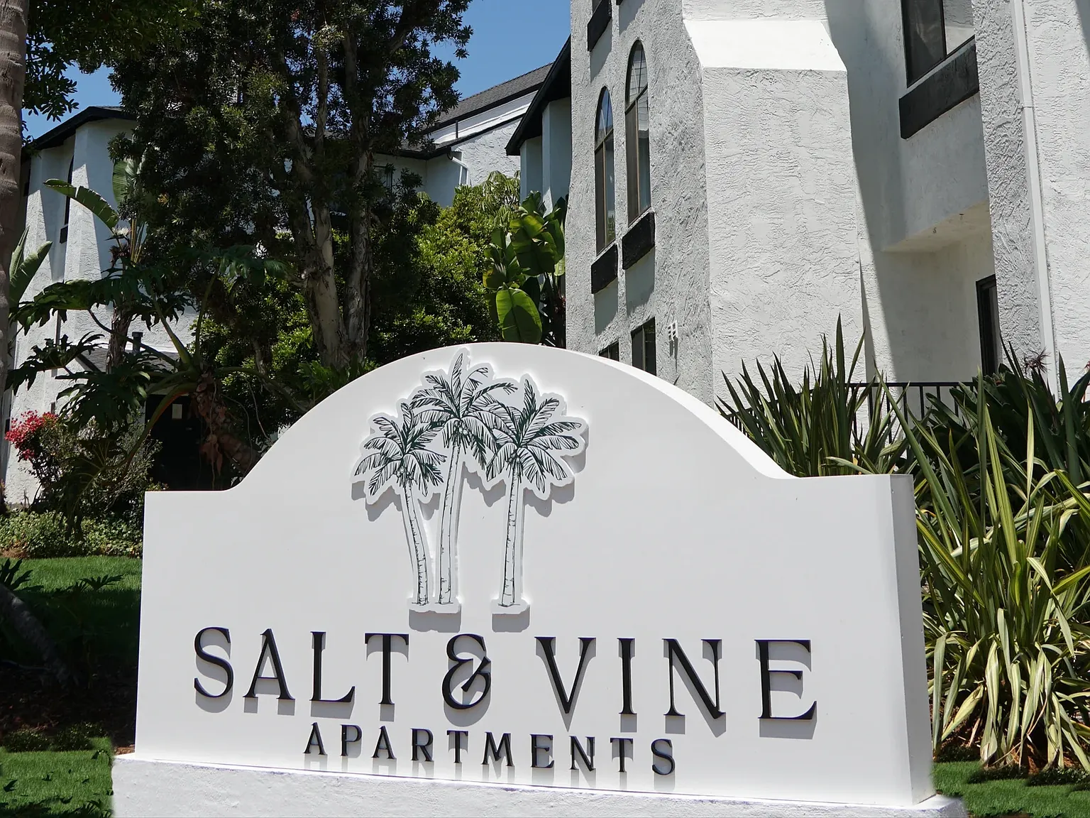 Salt & Vine Oceanside Apartments — Photo 1