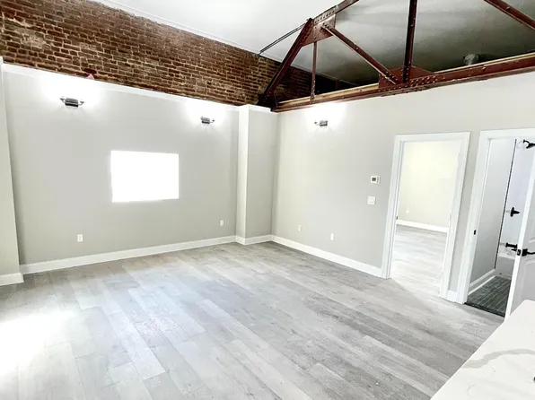 344 Conarroe St #1, Philadelphia, PA 19128