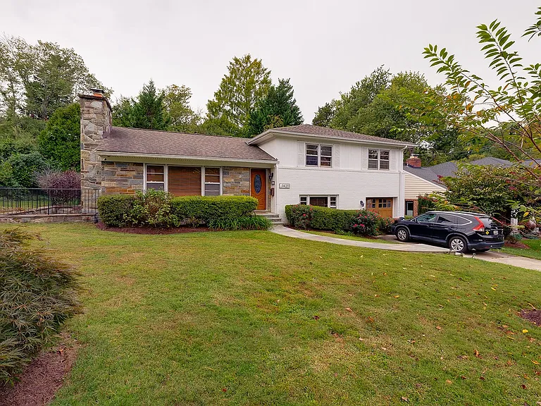 9420 Holland Ave — Photo 2