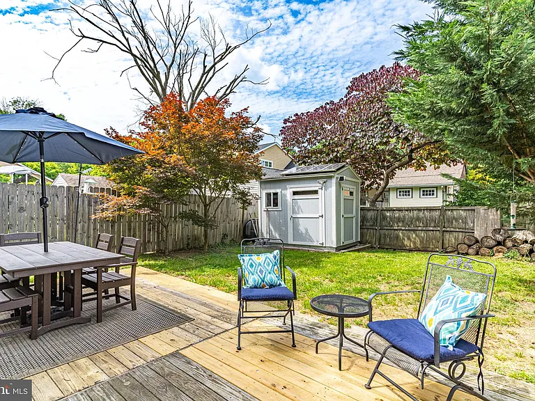 3 Groves Ave — Photo 36