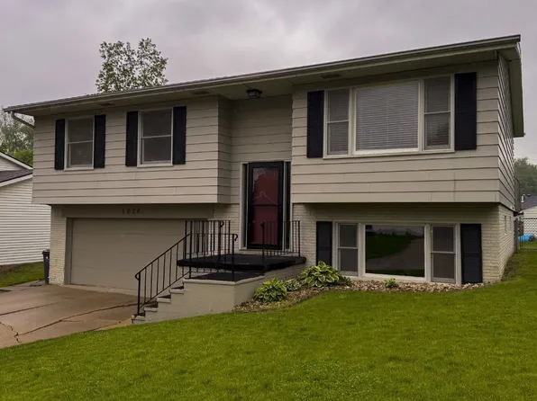 1626 S View Dr NW, Cedar Rapids, IA 52405