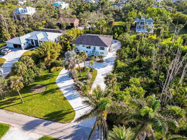 13441 Almond Dr, Fort Myers, FL 33908