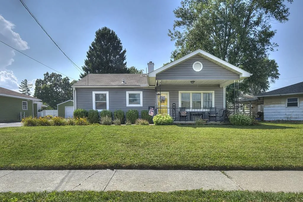 743 Lilac Ln photo 1