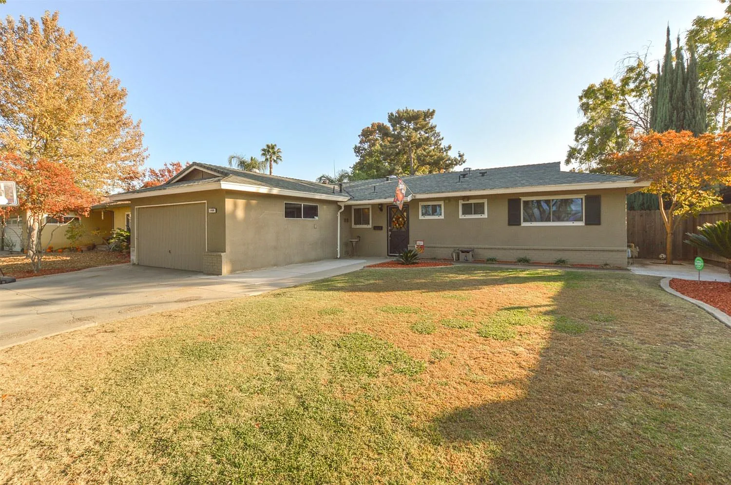 1499 E Palo Alto Ave photo 1