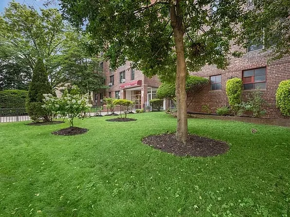 33-44 Junction Boulevard image 15 of 29