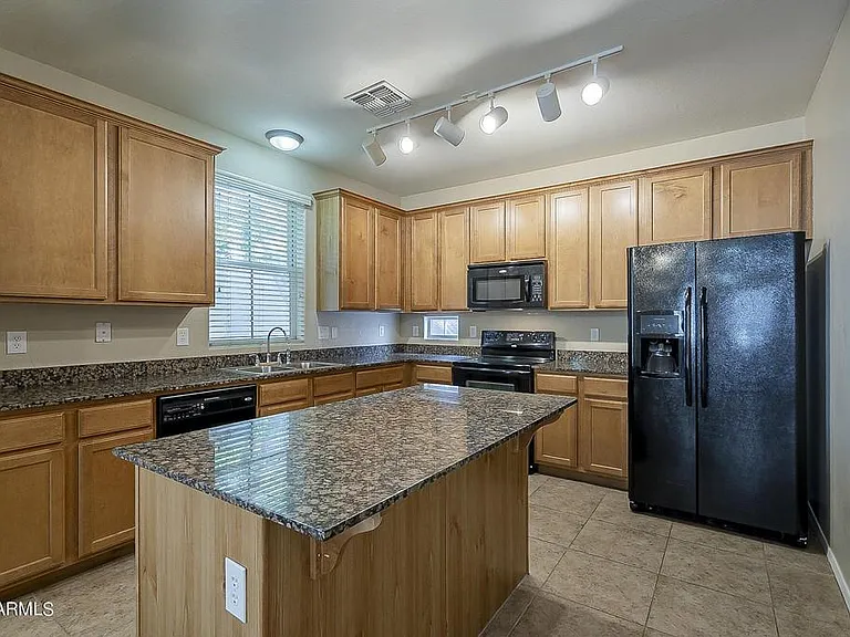 10052 E Isleta Ave — Photo 12