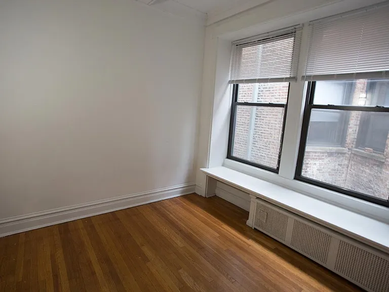 5468-70 S. Hyde Park Boulevard — Photo 19