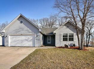 1040 Bluebird Ln, Hartford, WI 53027
