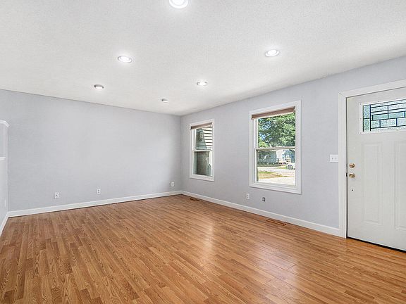 4th image of 3031 Glenrick Ave