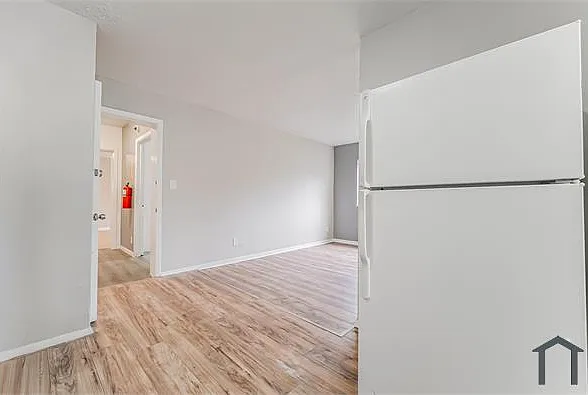 14918 Milverton Rd #3 — Photo 5