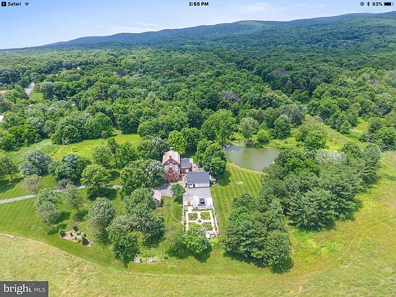 Quiet country setting, close to shopping and Frederick,