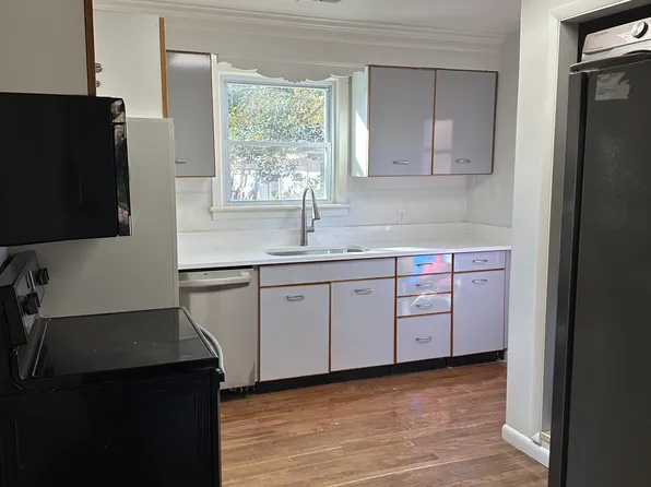 1425 Shoveller Ave, Virginia Beach, VA 23454