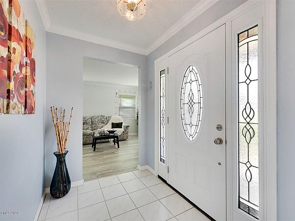 2nd image of 263 Cinnamon Lake Cir