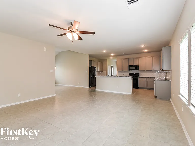 8020 Quartz Ln — Photo 5