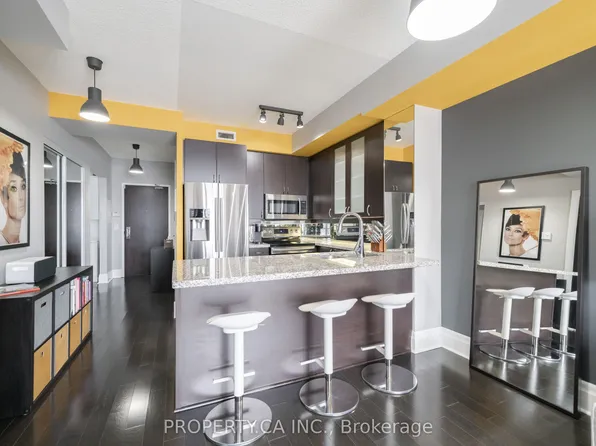 21 Upper Duke Cres #309, Markham, ON L6G 0B7