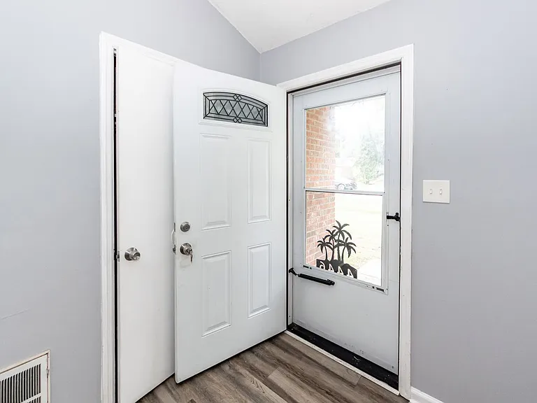 4446 Farmwood St — Photo 3