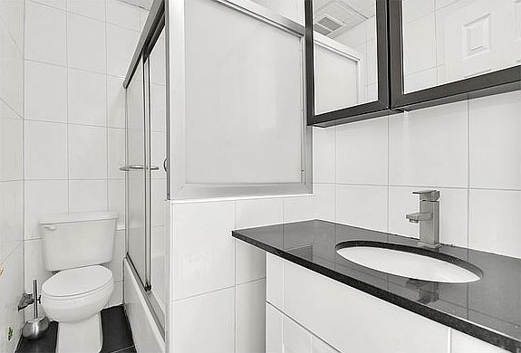 5th image of 403 W 57th St APT 2D