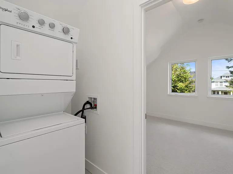 1018 NE Dean St #B — Photo 15