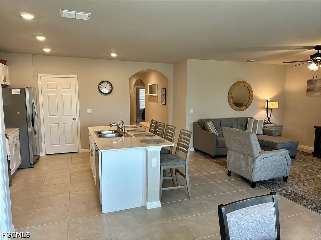 3 bed, 2.0 bath, 1672 sqft, $3,500 — Photo 4
