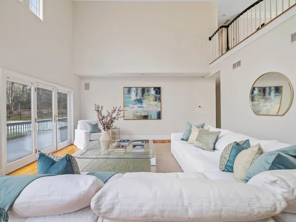 215 Paddock Hill Lane, Fairfield, CT 06824