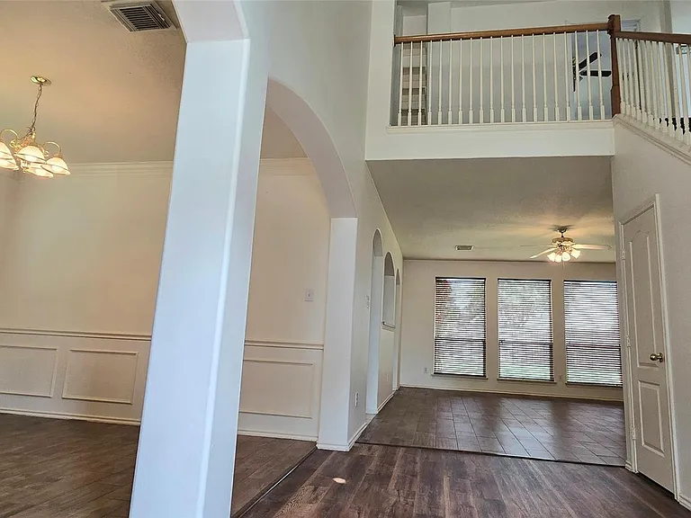 21038 Narrow Gate Dr — Photo 4