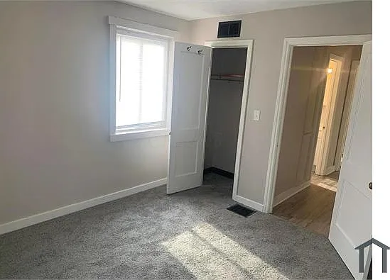 1052 Loretta Ave — Photo 3