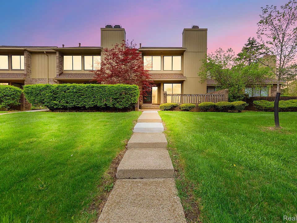 1st image of 1722 S Hill Blvd