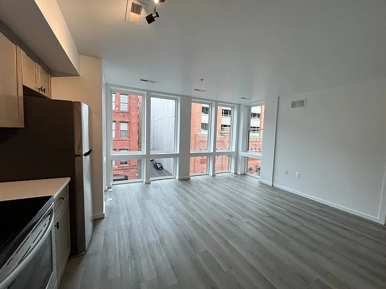 725 W Pratt St. — Photo 97