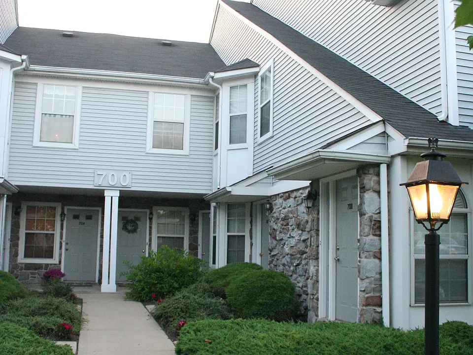 705 Mews Dr