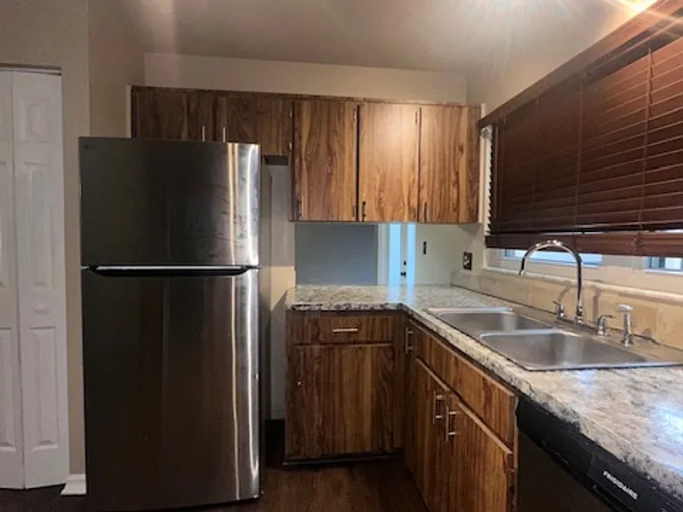 507 Hunter Cir — Photo 3