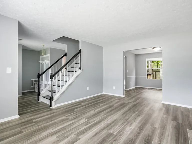 11240 Rotherick Dr — Photo 7